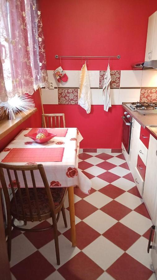 Wolf Apartman Pokojne Ubytovanie V Povazskej Bystrici Ticha Lokalita S Parkovanim Vsade Blizko Vhodne Pre Pracovne Cesty Turistiku Aj Oddych Plne Vybavena Kuchyna Považská Bystrica Exteriér fotografie