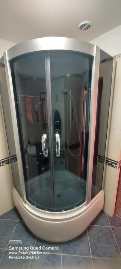Wolf Apartman Pokojne Ubytovanie V Povazskej Bystrici Ticha Lokalita S Parkovanim Vsade Blizko Vhodne Pre Pracovne Cesty Turistiku Aj Oddych Plne Vybavena Kuchyna Považská Bystrica Exteriér fotografie