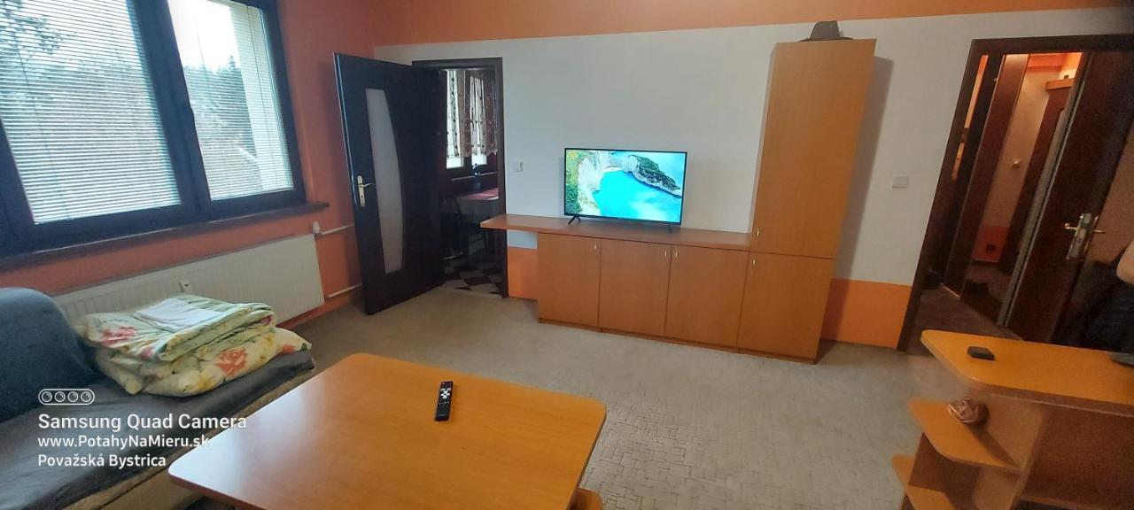 Wolf Apartman Pokojne Ubytovanie V Povazskej Bystrici Ticha Lokalita S Parkovanim Vsade Blizko Vhodne Pre Pracovne Cesty Turistiku Aj Oddych Plne Vybavena Kuchyna Považská Bystrica Exteriér fotografie
